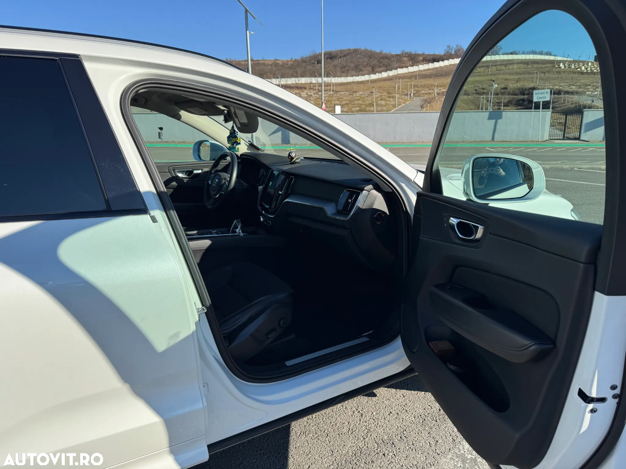 Volvo XC 60 B4 MHEV AWD Momentum - 17