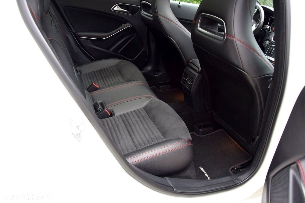 Mercedes-Benz GLA 250 4-Matic AMG Line - 14