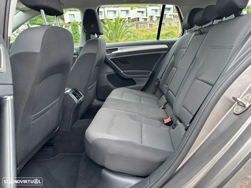 VW Golf 1.6 TDi R-Line - 7