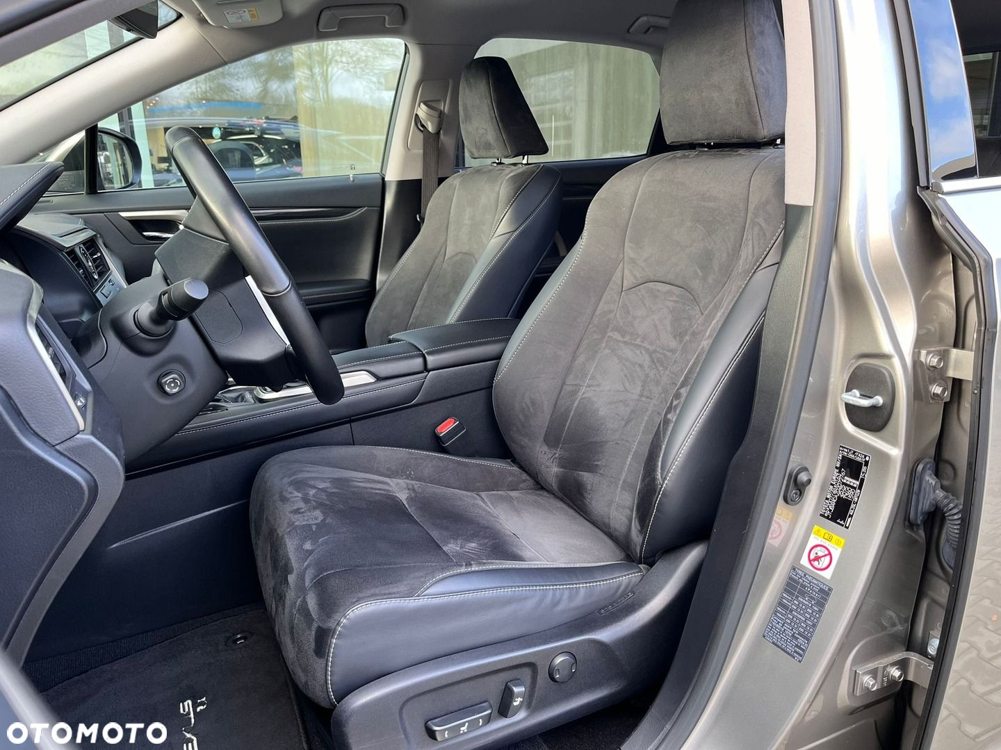Lexus RX - 6