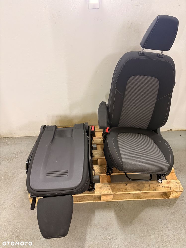 Fotele przednie Ford Courier MK3 2025 - 2