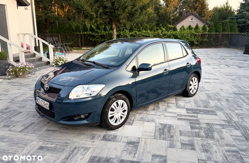 Toyota Auris 1.6 VVT-i Sol - 1