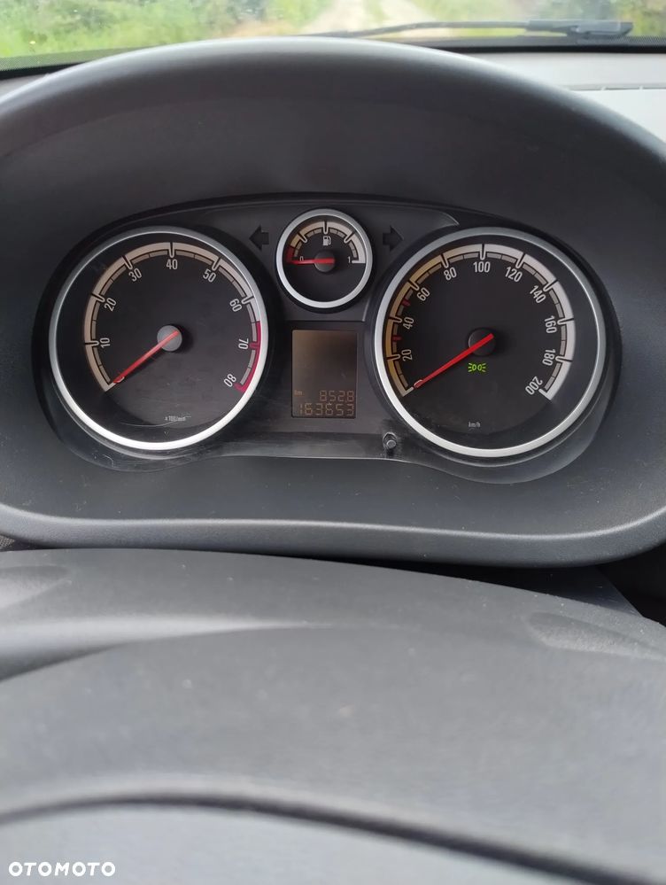 Opel Corsa 1.4 16V Cosmo - 11