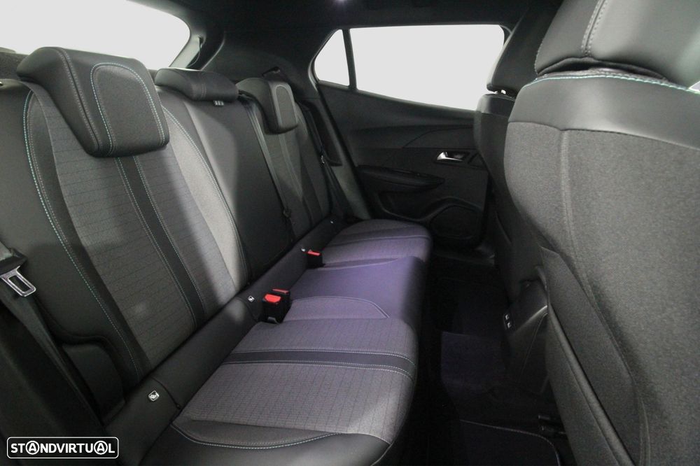 Peugeot e-2008 50 kWh GT Line - 10