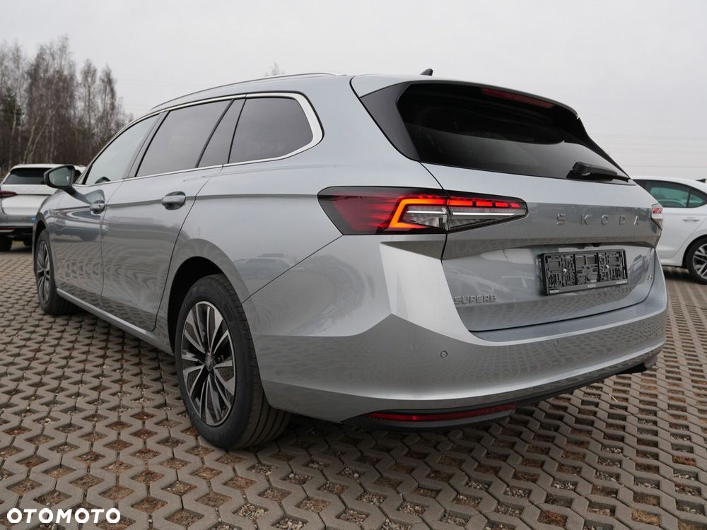 Skoda Superb 2.0 TDI SCR 4x4 Selection DSG - 9