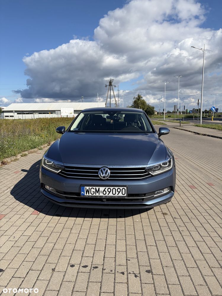 Volkswagen Passat - 1