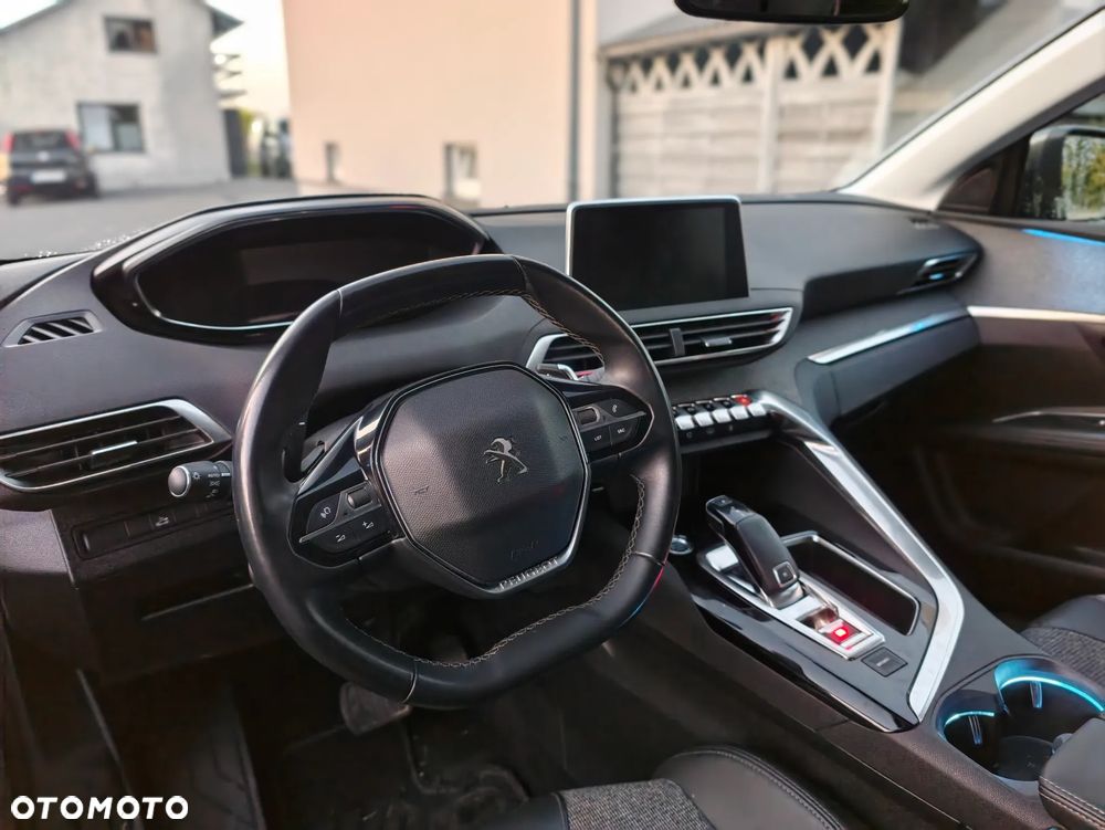 Peugeot 5008 1.6 PureTech Allure S&S EAT8 - 19