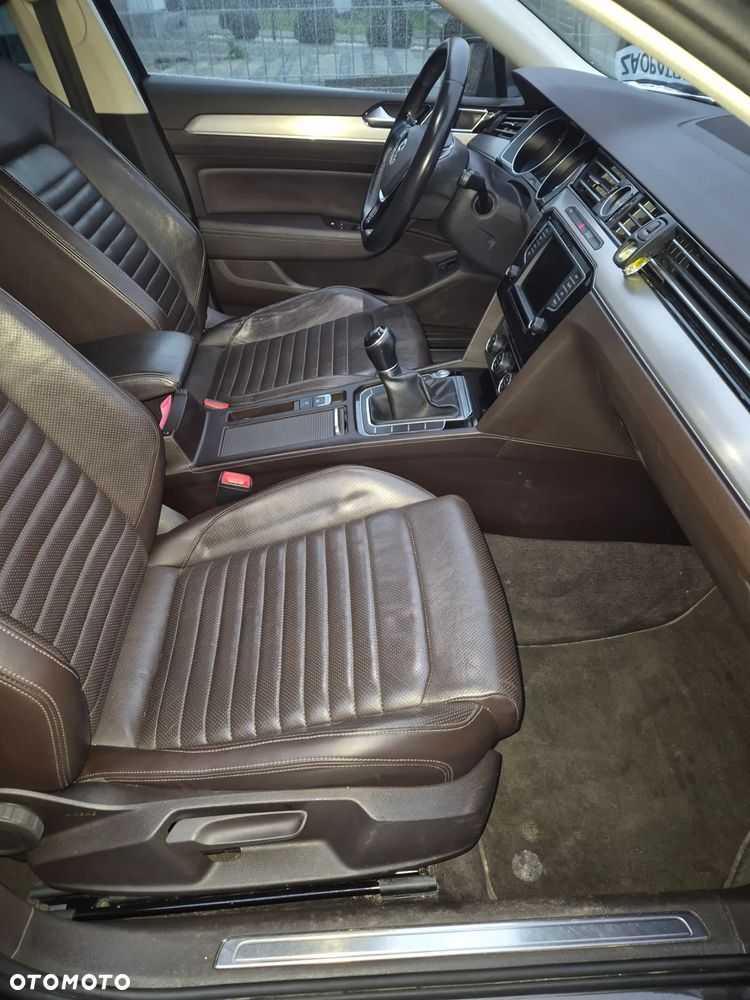 Volkswagen Passat 1.8 TSI BMT Highline - 17