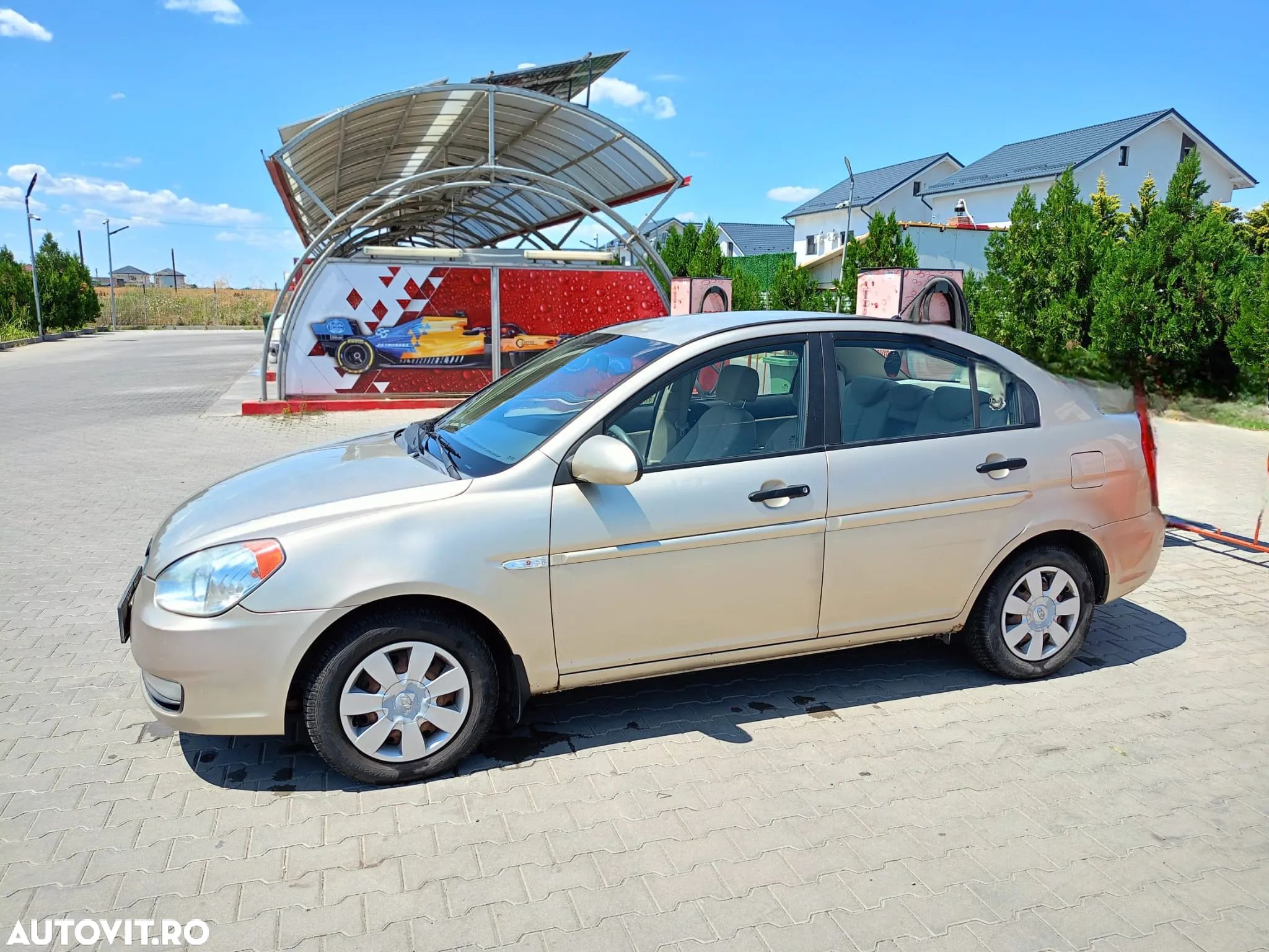 Hyundai Accent - 1