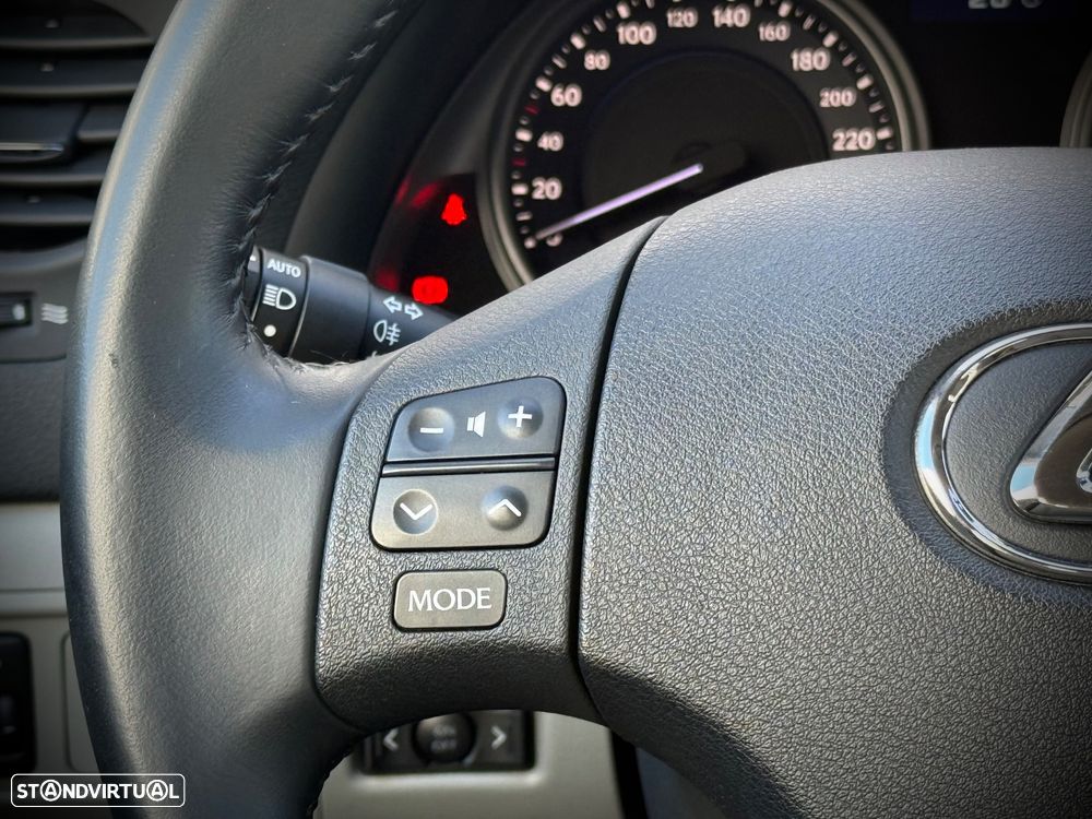 Lexus IS 220 d P.Luxury 4D - 16