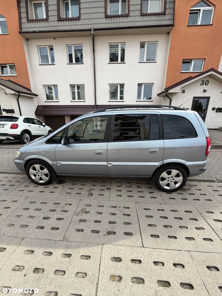 Opel Zafira 1.8 16V Comfort - 2