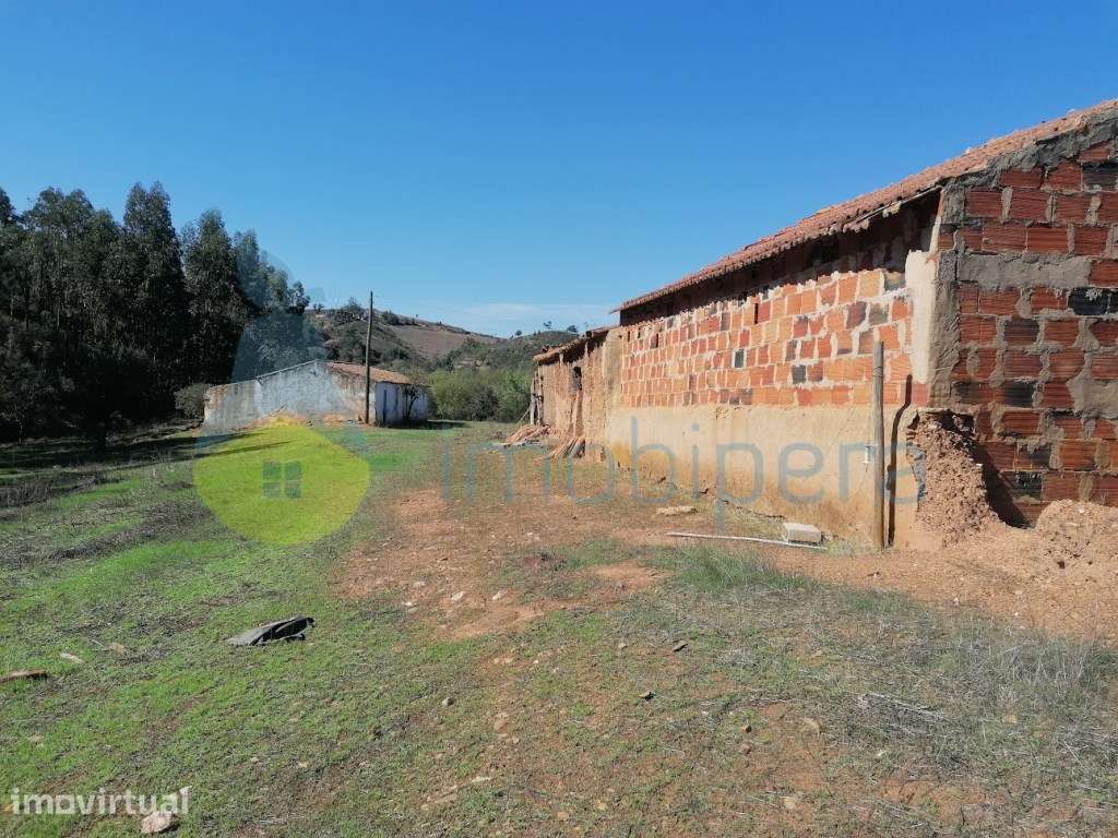 Casa para recuperar com vários terrenos.
House to recover with sev... - Grande imagem: 4/32