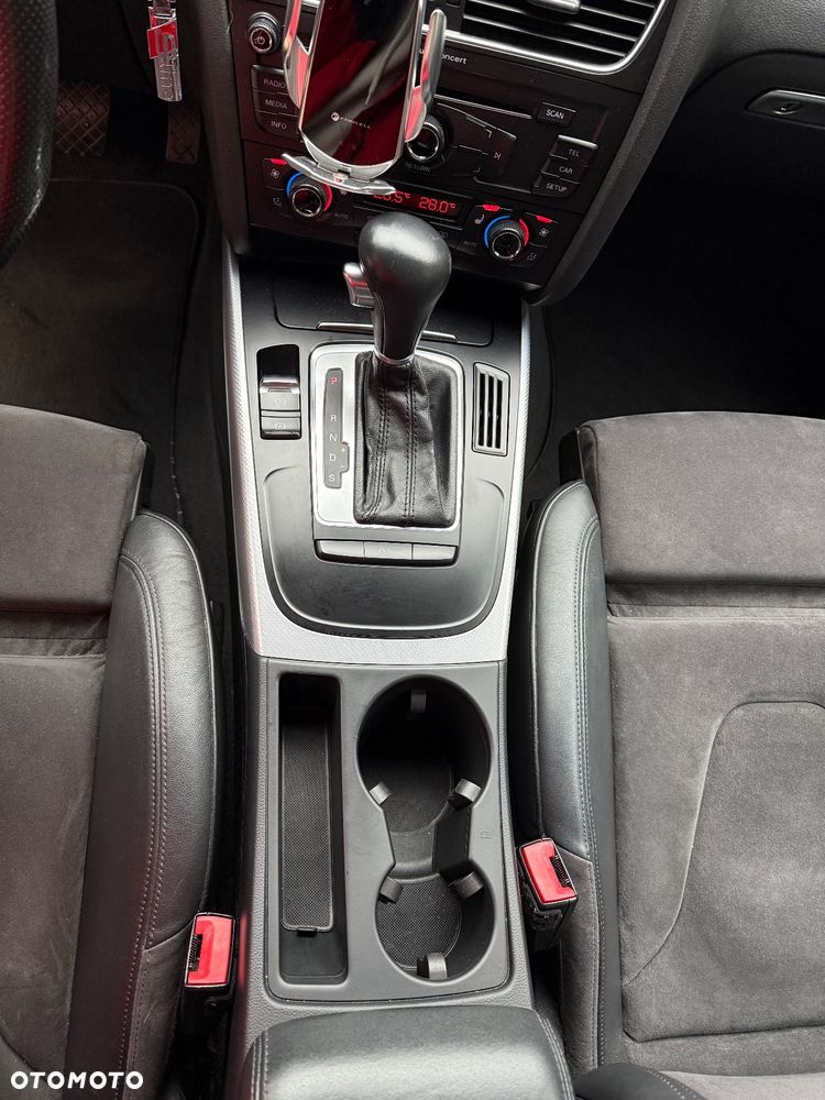 Audi A4 Limousine - 8