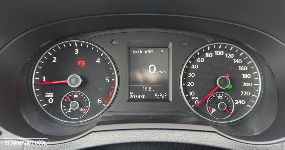 VW Sharan 2.0 TDI Blue Highline DSG - 18