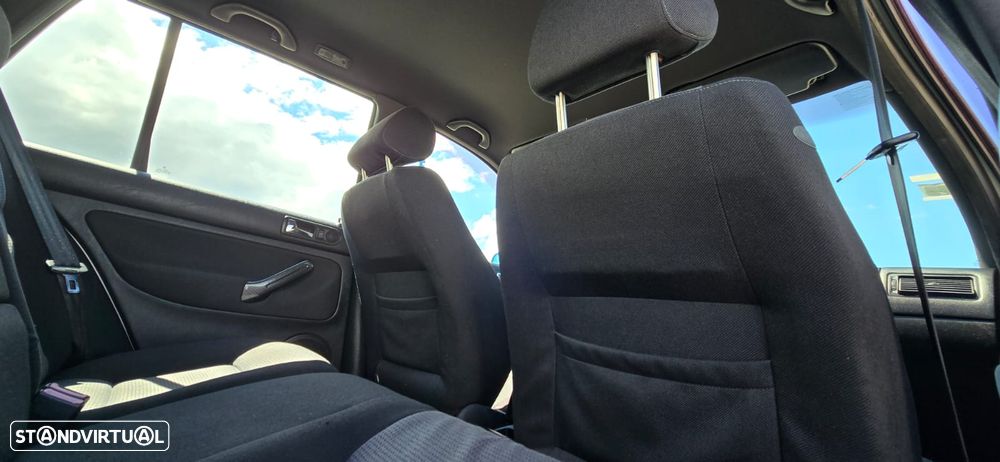 VW Golf 1.9 TDi 25 Anos - 11