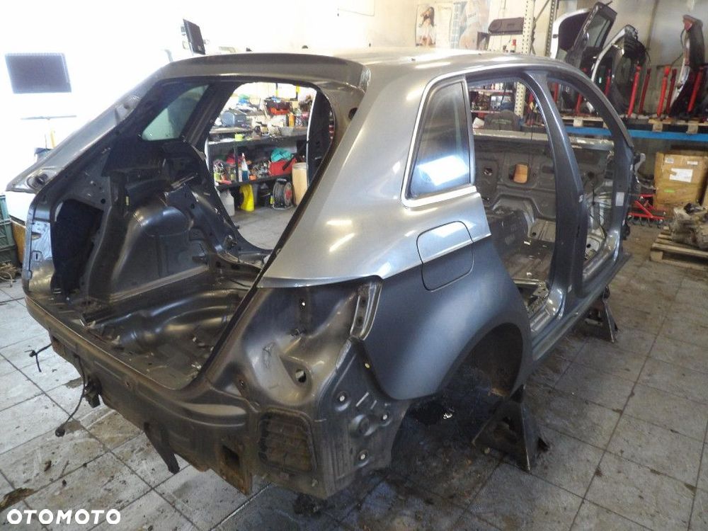 AUDI A3 8V HATCHBACK BŁOTNIK TYŁ PRAWY  LX7R - 2