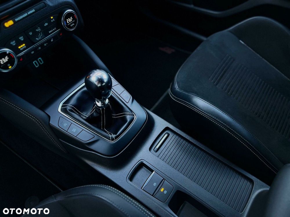 Ford Focus 2.3 EcoBoost ST - 16