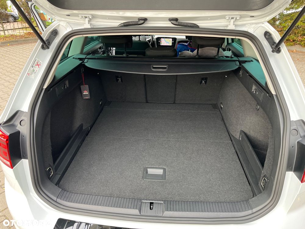 Volkswagen Passat 2.0 TDI SCR Style DSG - 38
