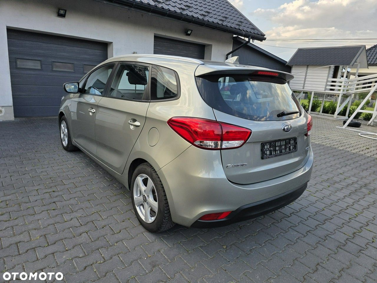 Kia Carens - 6