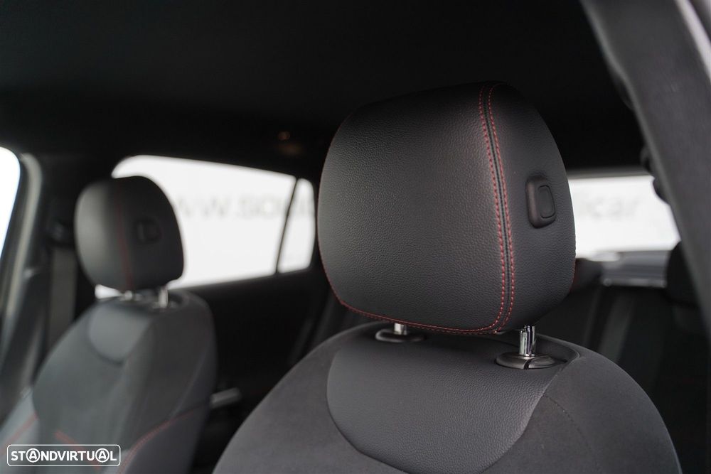 Mercedes-Benz GLA 180 d AMG Line - 31