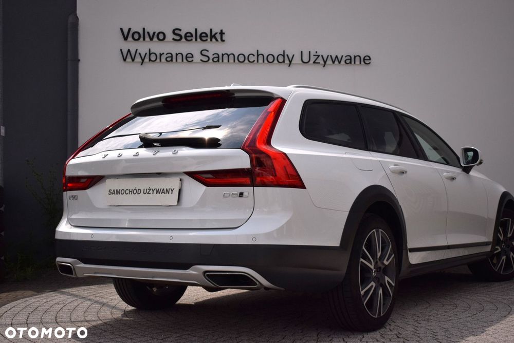 Volvo V90 Cross Country - 10