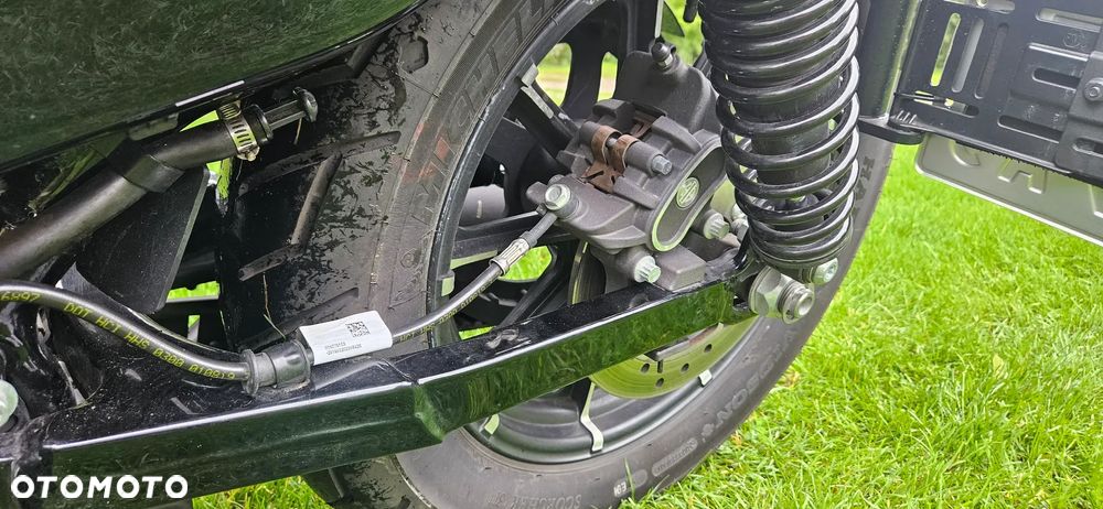 Harley-Davidson Sportster Iron 883 - 14
