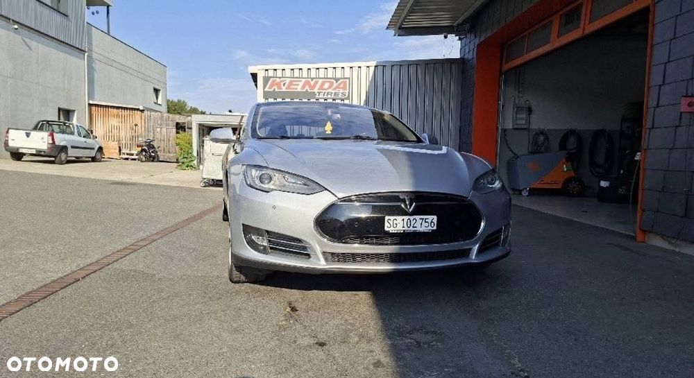 Tesla Model S Performance - 8