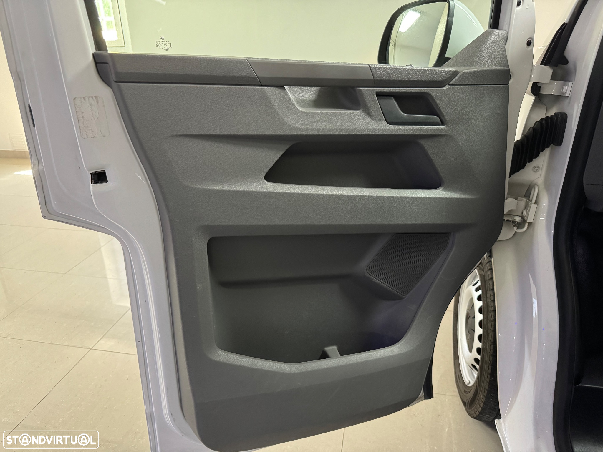 VW TRANSPORTER 2.0 TDI C/IVA BUSINESS AC OCASIÃO - 32