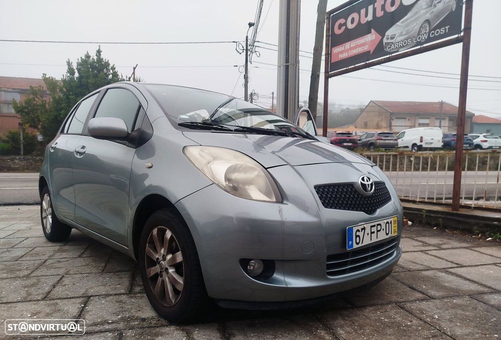Toyota Yaris 1.0 VVT-i AC Manual - 3
