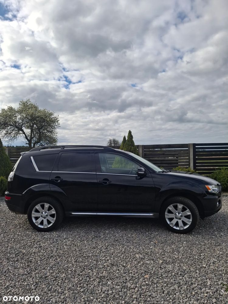 Mitsubishi Outlander 2011 photo 2