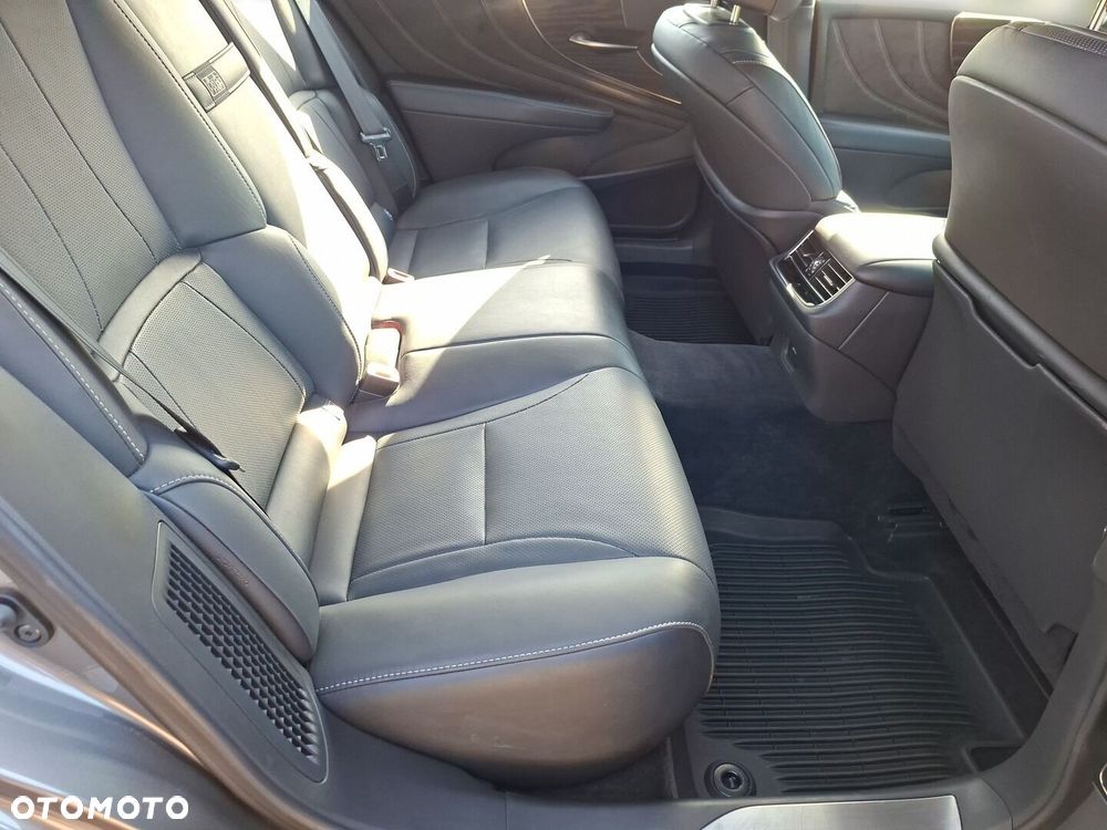Lexus LS - 23