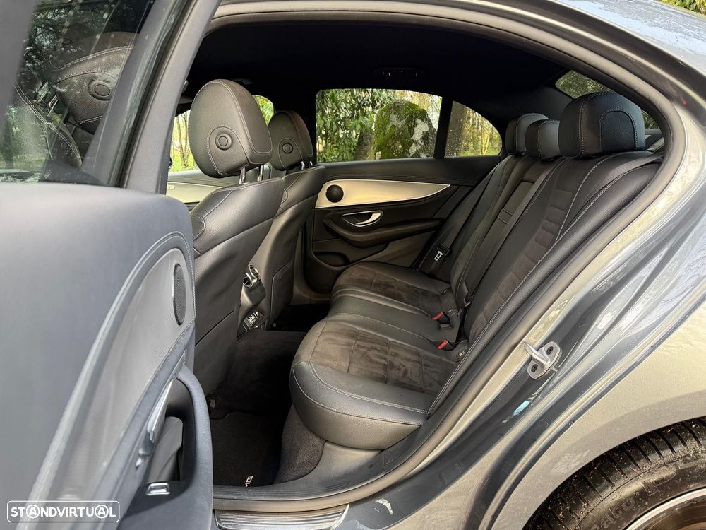 Mercedes-Benz E 300 de AMG Line - 12