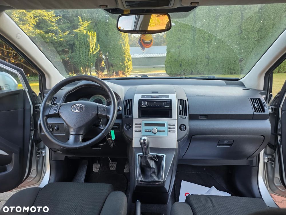 Toyota Corolla Verso - 8