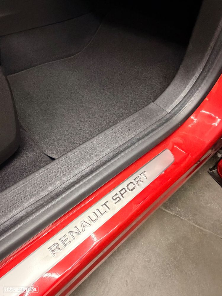 Renault Captur 1.6 E-Tech Plug-In RS Line - 31