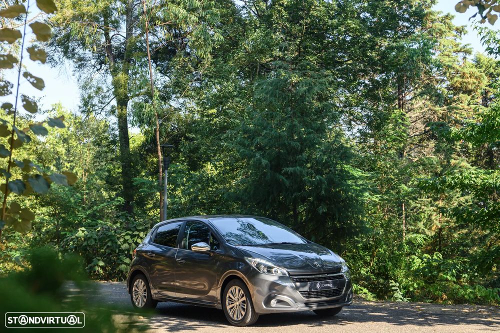 Peugeot 208 1.2 PureTech Signature - 1