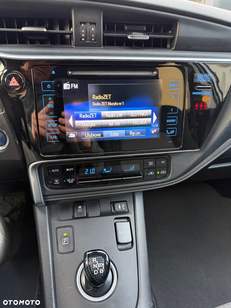 Toyota Auris Hybrid 135 Prestige - 16