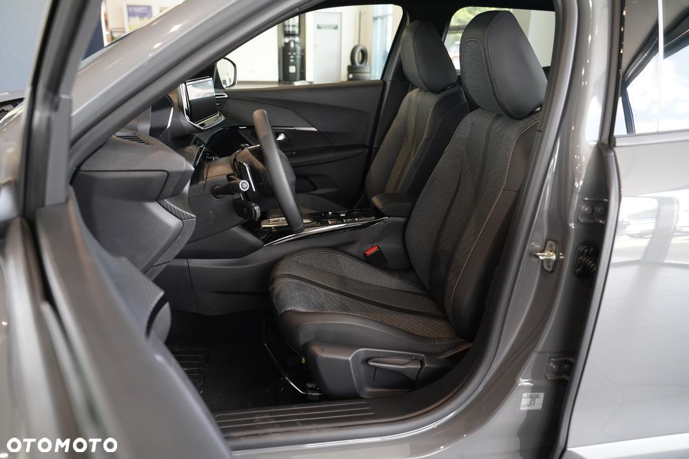 Peugeot 2008 PureTech 130 Allure S&S EAT8 - 12