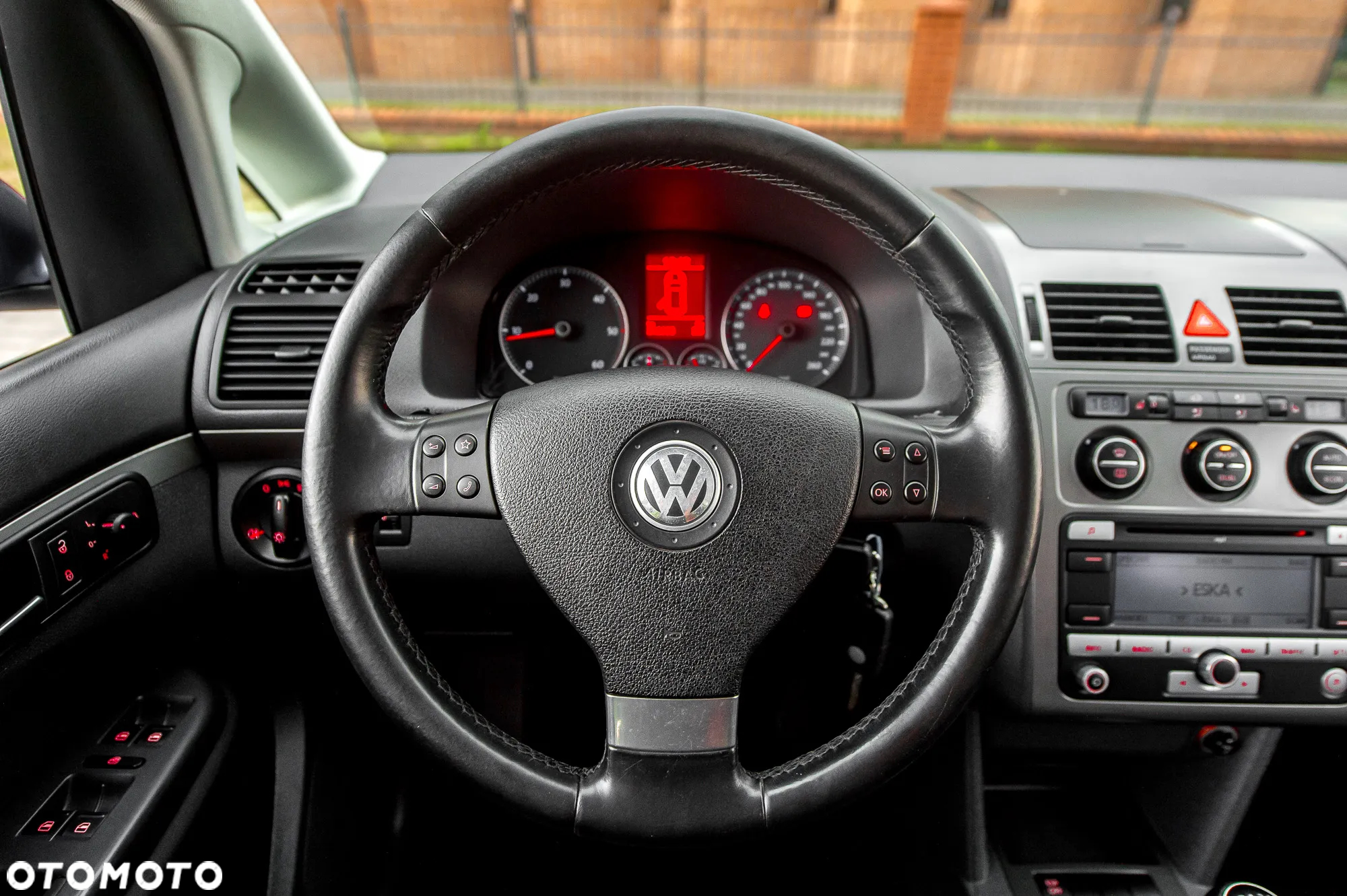 Volkswagen Touran 2.0 TDI DPF Highline - 24