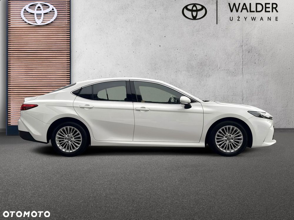 Toyota Camry - 5