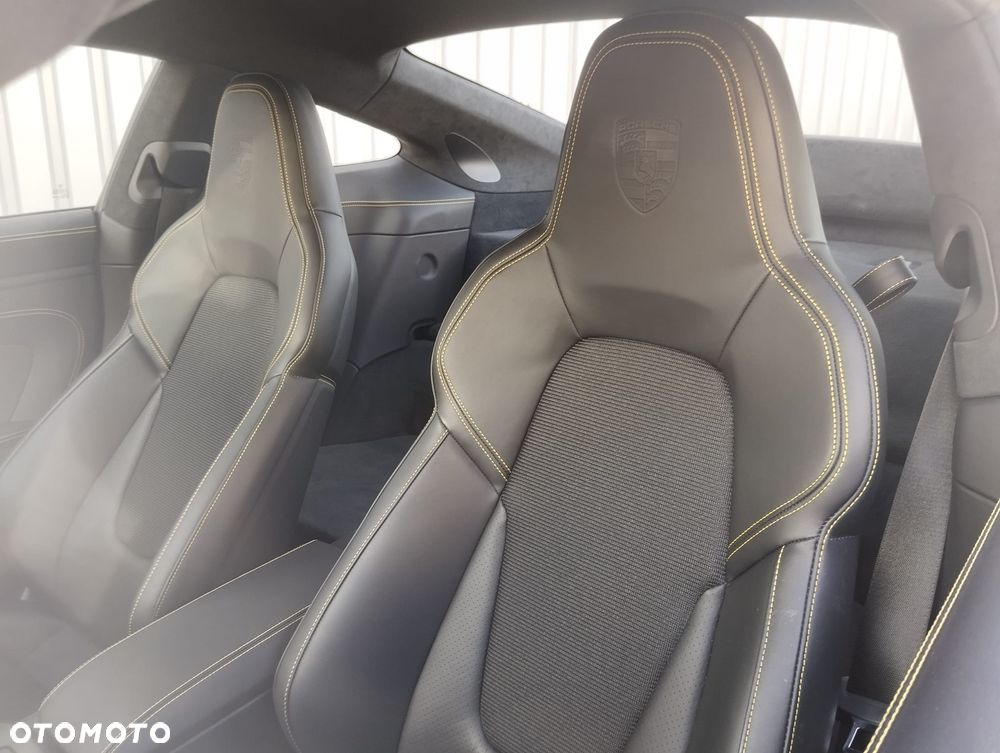 Porsche 911 GT3 Touring - 9