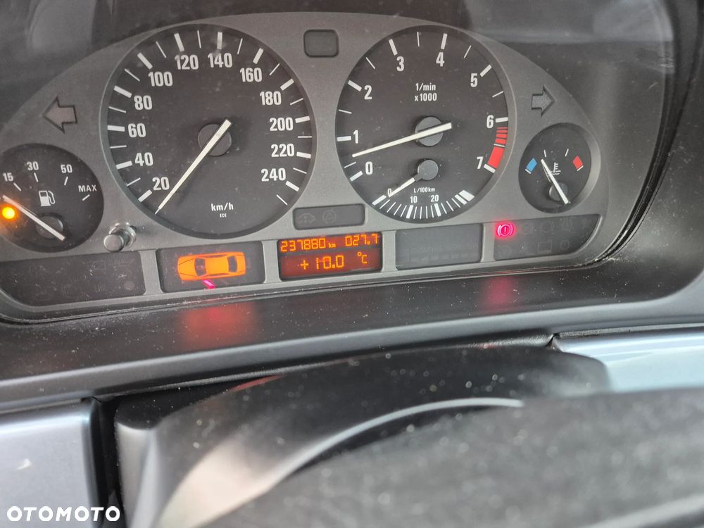 BMW Seria 5 523i - 11