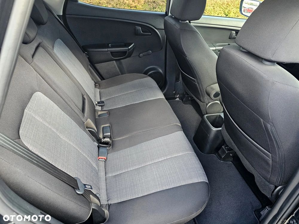 Kia Venga 1.6 CVVT Black Collection - 28