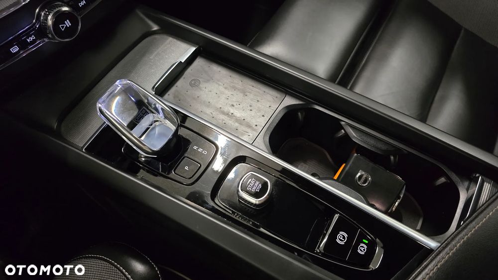 Volvo XC 60 B4 D Plus Dark - 21