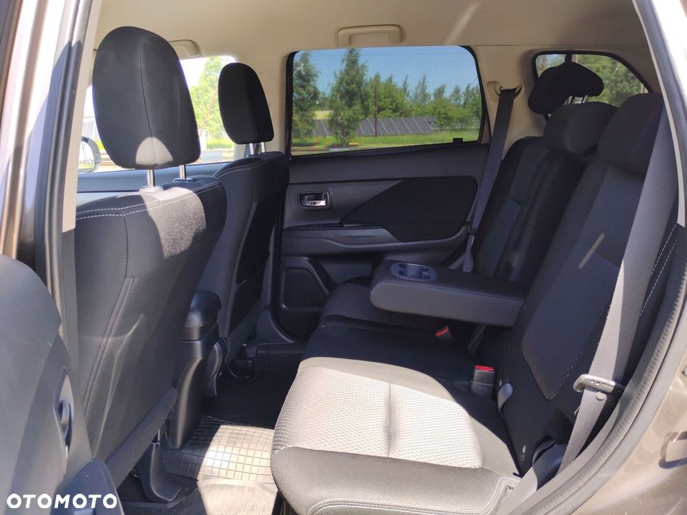 Mitsubishi Outlander 2.0 Intense 4WD CVT - 24
