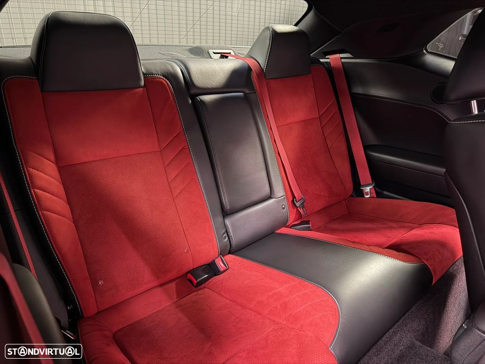 Dodge Challenger Auto SRT Hellcat - 32