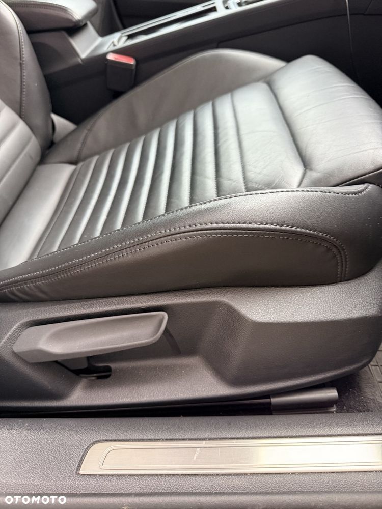 Volkswagen Passat 1.6 TDI SCR DSG Business - 22