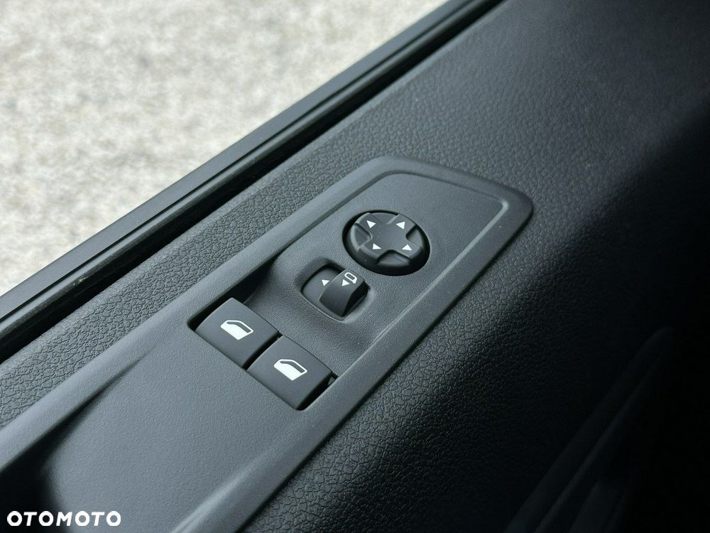 Peugeot Traveller - 37