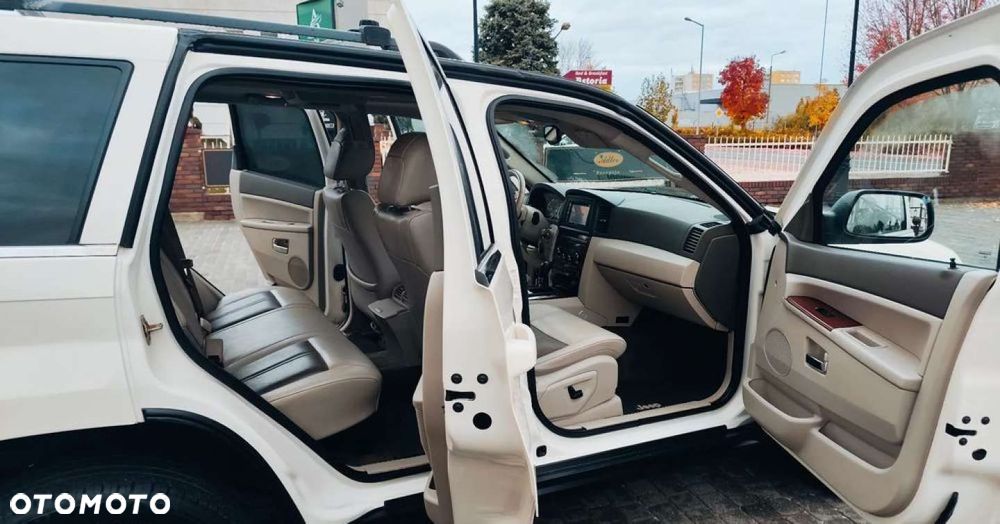 Jeep Grand Cherokee - 36