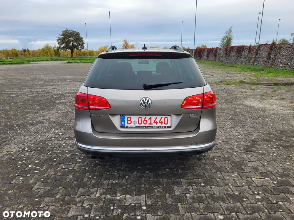 Volkswagen Passat Variant 2.0 Blue TDI DSG SCR Comfortline - 9