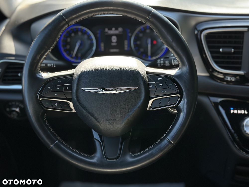 Chrysler Pacifica - 17